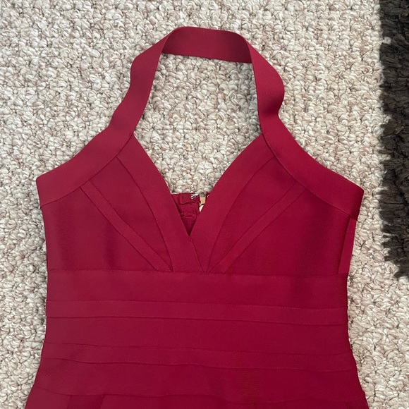 Red bandage dress with gold zipper at the back - Picture 2 of 3